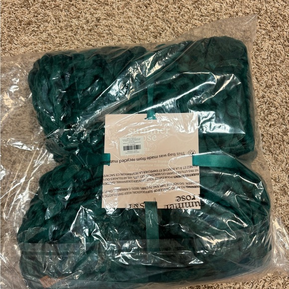 Summer Rose Mia Chunky Knitted Throw Blanket Green 50” x 60”